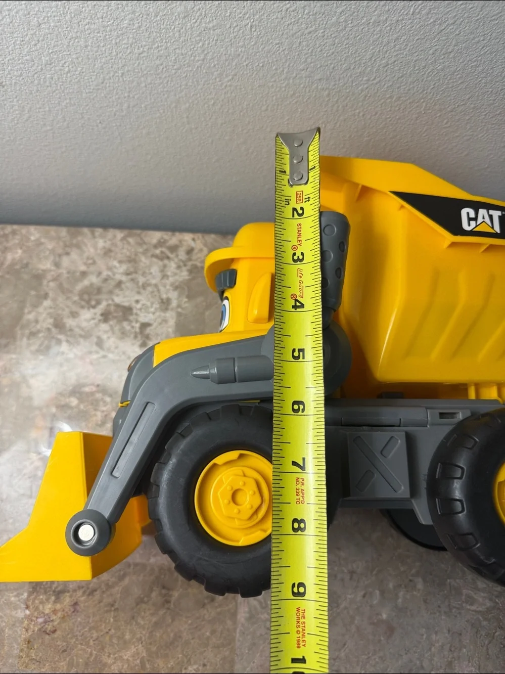 Funrise Cat Junior Crew Tipper 14” Electronic Construction Vehicle 82956
